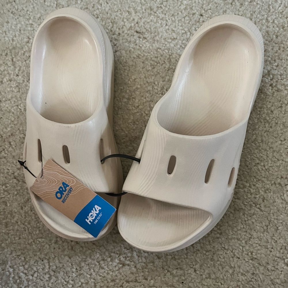 New with tags: Hoka Recovery Slide Sandals: Size 4 - free shipping